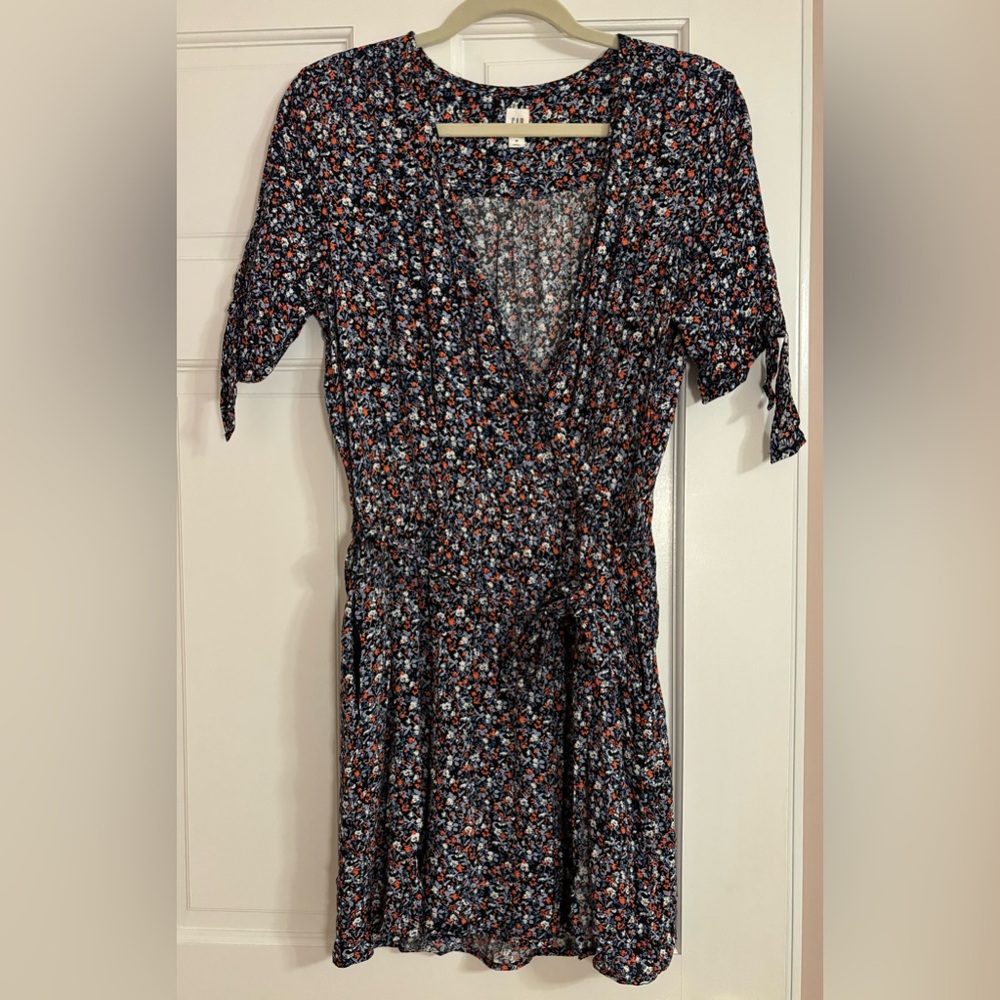 GAP Women’s multicolor wrap dress medium